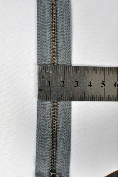 ZIP060 4號拉鏈 單頭拉鏈款式  紅古銅牙拉鏈款式  開尾拉鏈  不設單獨拉鍊訂購 側面照